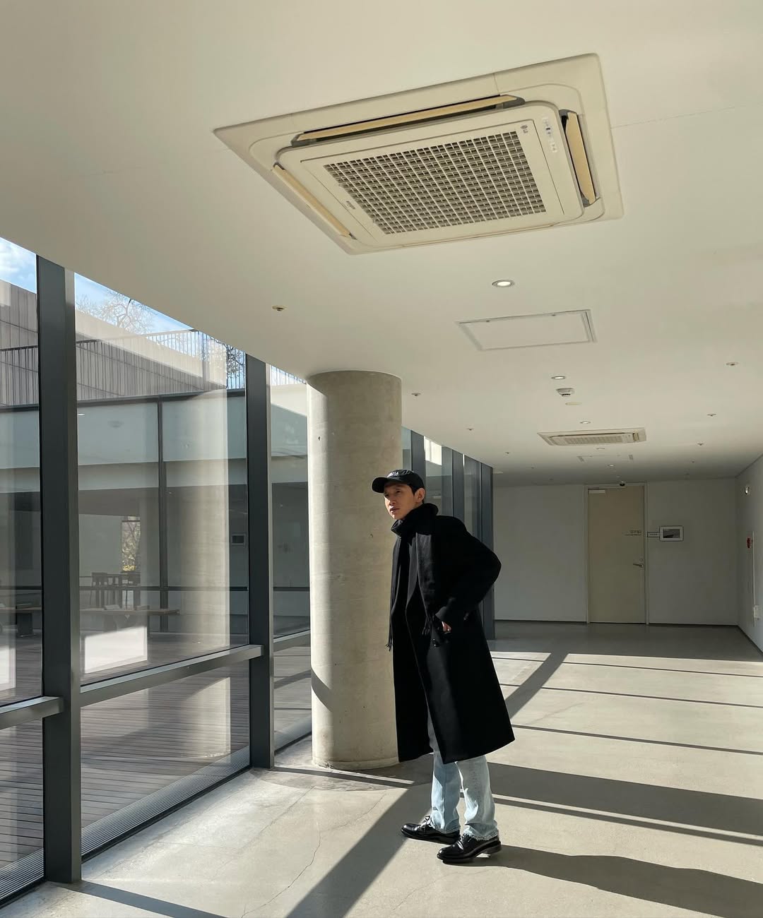 코트에 볼캡으로 포인트🧢 이미지2