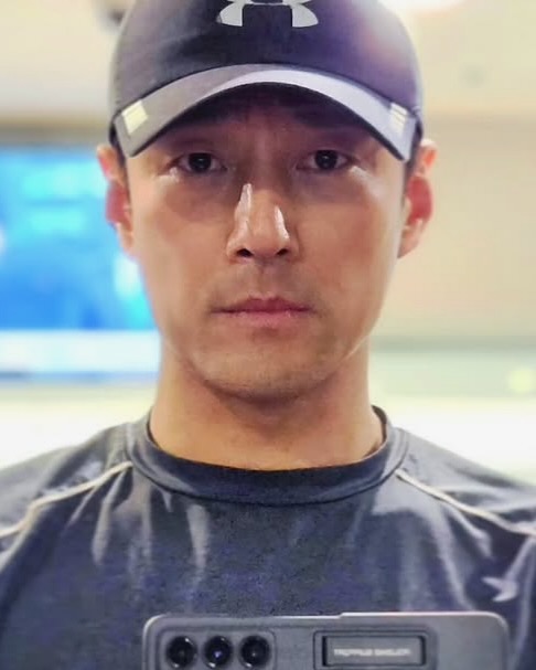 셀카에 진심인 지진희📷
모두 다른 날에 찍힌 사진. 이미지