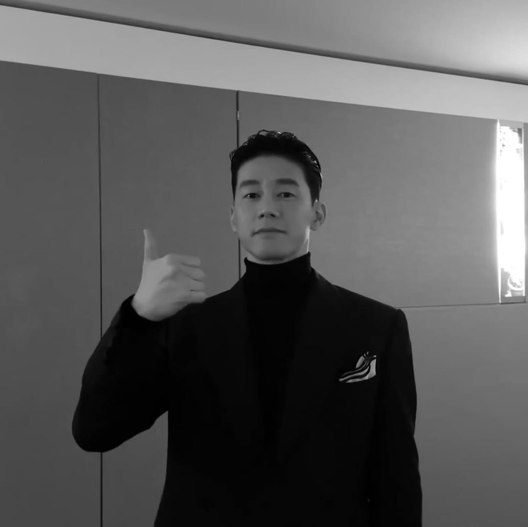 역시 남자는 수트지🤵🏻 이미지