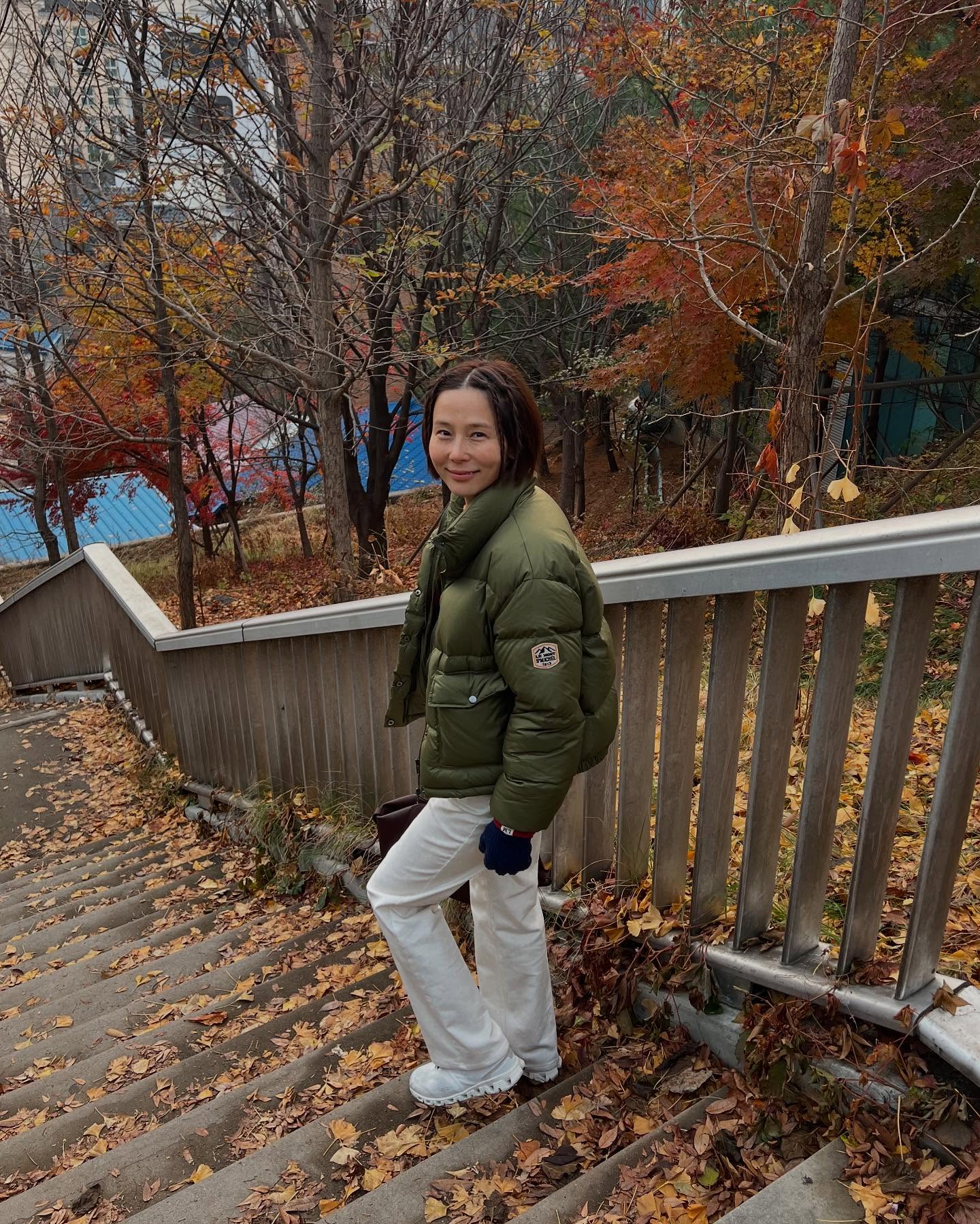 김나영의 실패 없는 코디 공식🤍👖
화이트 데님으로 완성하는 깔끔 미니멀룩✨ 이미지6