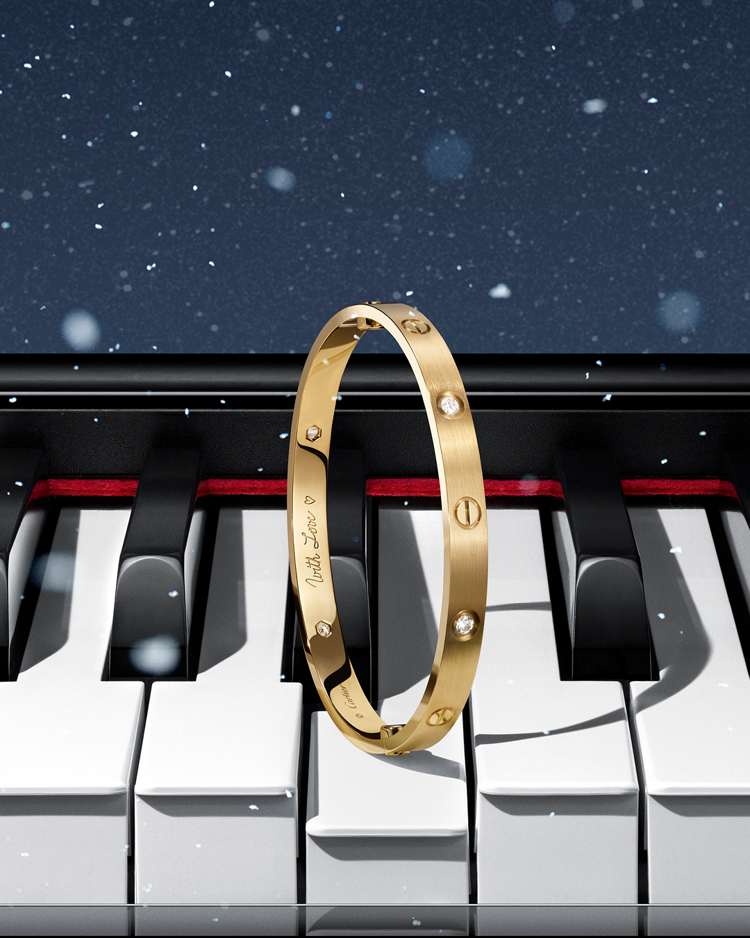 까르띠에도..가격 인상🥲
까르띠에(Cartier)가 내달 2월 4일부터 국내 판매 제품의 가격을 평균 6% 인상합니다. 주얼리 제품은 약 6%, 시계 제품은 6-7% 정도 오른다고 합니다. 이렇게 인상된다면 가장 많이 찾는 시계인 탱크 머스트 스몰 가죽 모델도 500만 원에 육박하게 됩니다. 인상 전 오픈런 열기가 더 뜨거워질 듯합니다.
까르띠에뿐만 아니라 최근 여러 명품 브랜드들이 연이어 가격을 올리는 추세입니다. 샤넬(CHANEL)도 이달 초 일부 플랩백 제품의 가격을 인상했죠. 대표적으로 ‘코코핸들’ 미디움 사이즈는 900만 원에서 931만 원으로, 라지 사이즈는 983만 원에서 1017만 원으로 올랐습니다. 반 클리프 아펠(Van Cleef & Arpels) 역시 인기 제품인 빈티지 알함브라 펜던트(말라카이트 기준)를 476만 원에서 495만 원으로 약 4% 인상했습니다.
올해 들어 주요 명품 브랜드들이 앞다퉈 가격 인상을 발표하고 있는 상황인데요, 구매 계획이 있으신 분들은 하루빨리 부티크로 달려가셔야겠습니다🏃♀️💨 이미지4