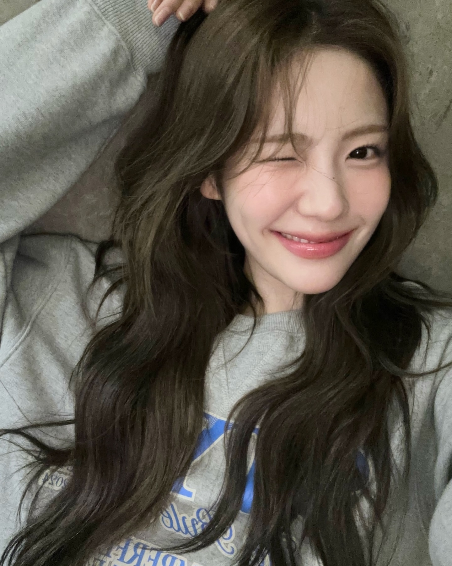 단발병 치료 시간입니다~👩🏻‍⚕️💉
심각한 단발병도 싸악 낫게 해줄 청순 긴머리 셀럽🤍🫧 이미지