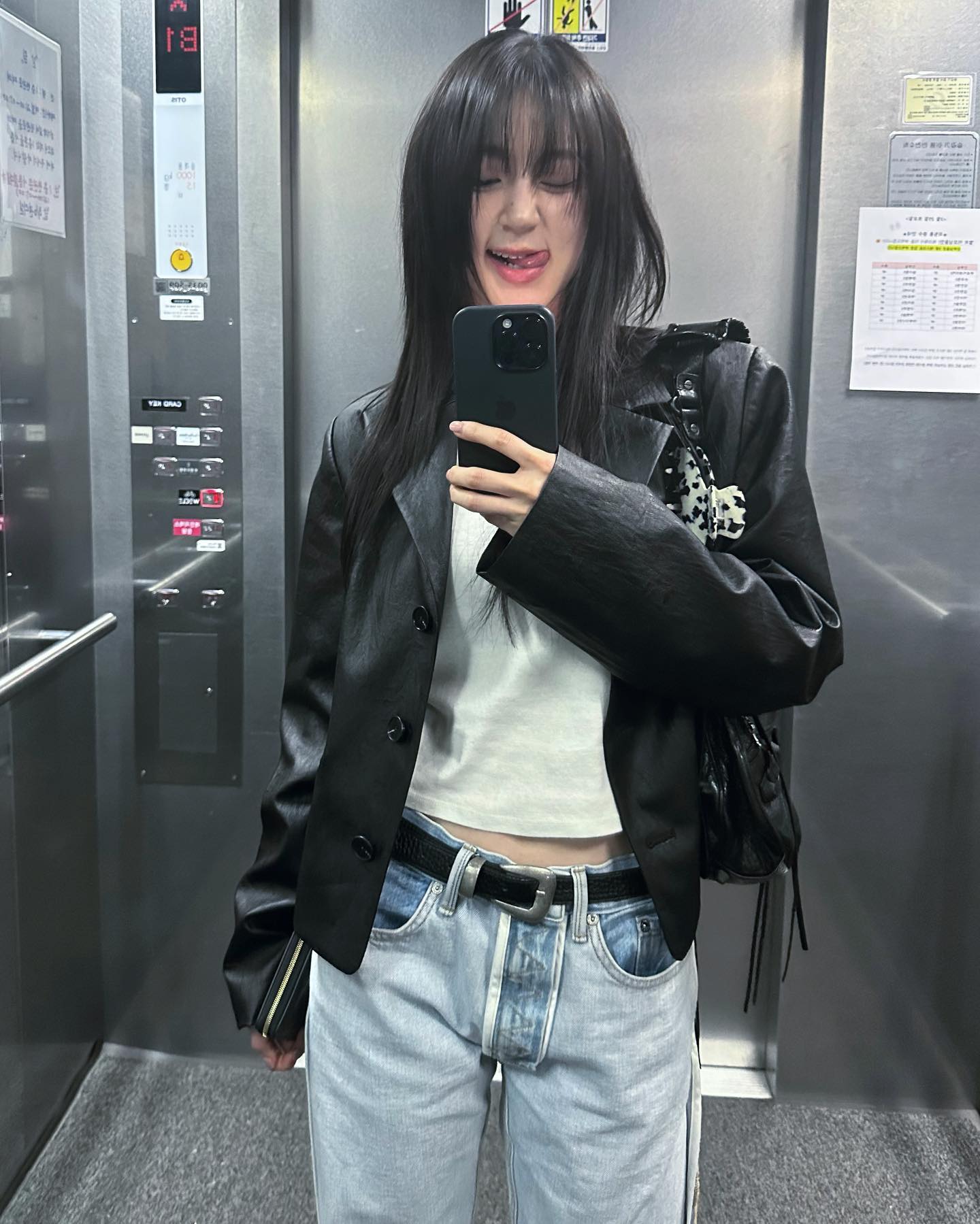 유명한 그 '롬앤 모델'🖤성지영
무채색룩으로 내추럴하면서도 세련되게✨ 이미지