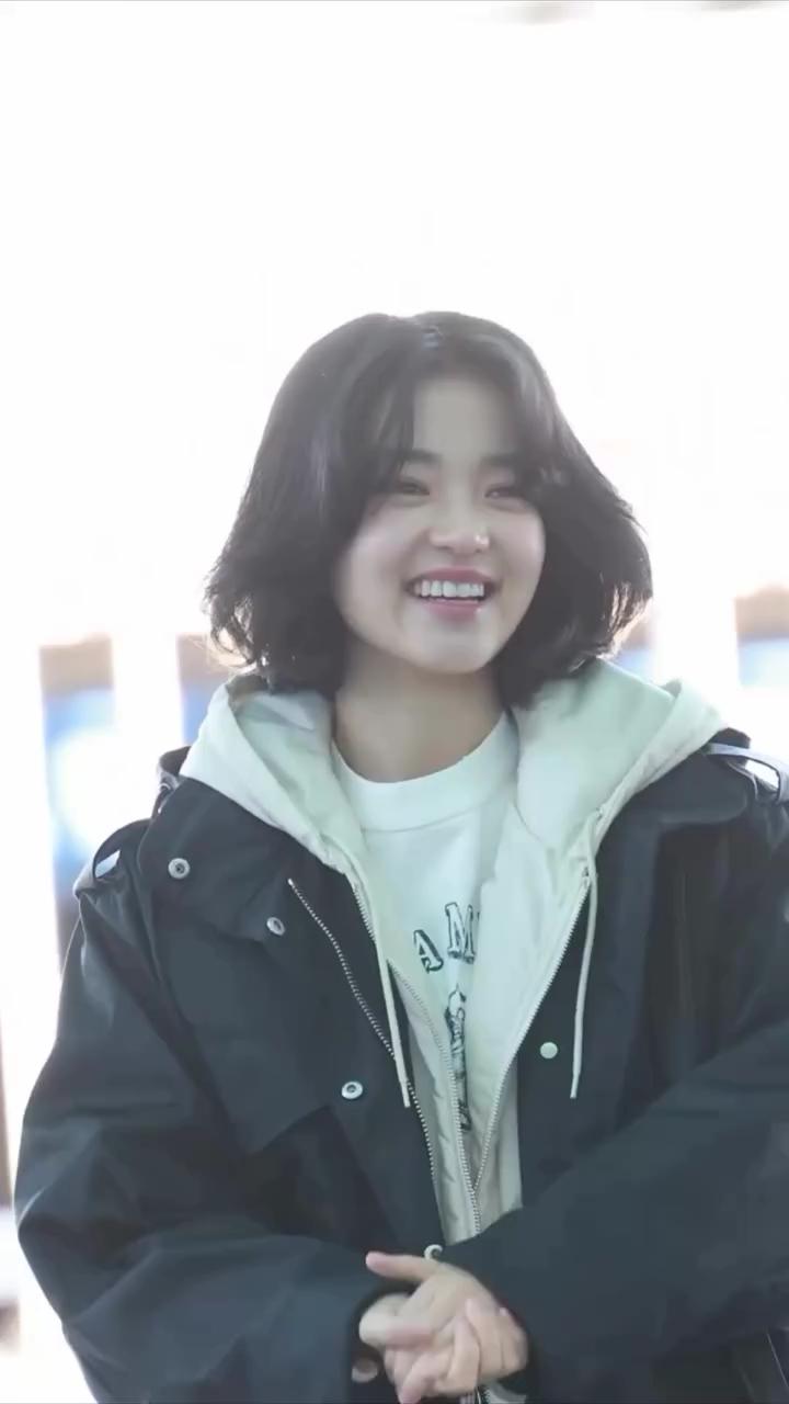 벌써 봄날 같은 태리언니🌸🖤
프라다 FW25 워모 패션쇼 출국길 공항룩✈️ @단발예뻐요 이미지
