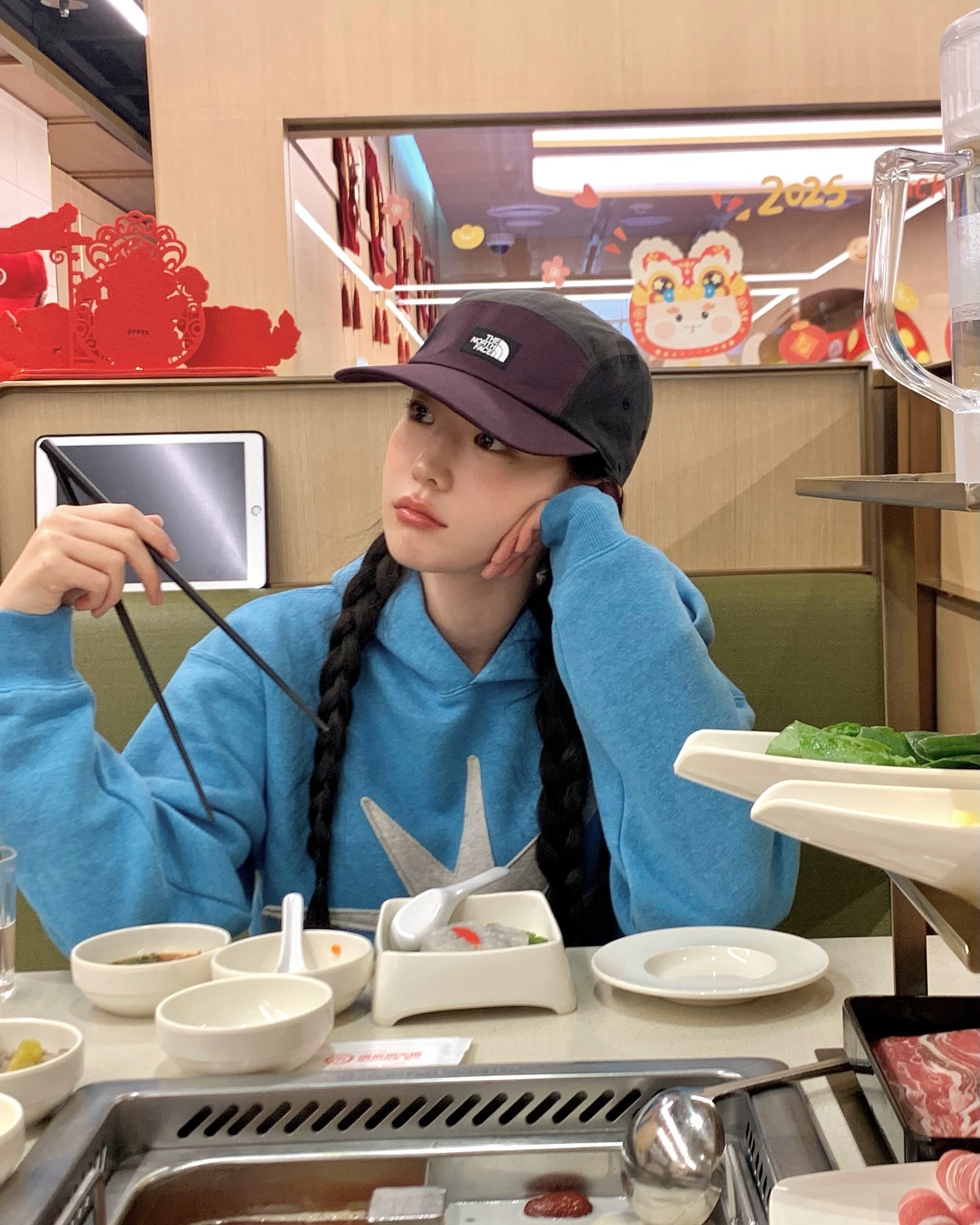 최윤지 러블리힙 무드 비결💜🖤
볼캡으로 완성하는 힙한 러블리룩🧢✨ 이미지