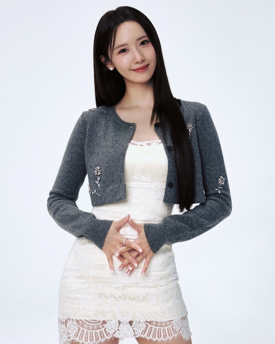 지소앞소영소🩷소시 단체샷💕

SM엔터테인먼트가 인스타그램을 통해 30주년을 맞이하여 촬영한 기념사진을 공개하였습니다.
그중 소녀시대의 단체 사진 및 개인 사진도 함께 공개되었는데요. 우리 언니들 단체 샷을 볼 때마다 반가움과 여전한 미모에 대한 놀라움이 공존하는 것은 저뿐만이 아니겠죠?
저는 이만 오랜만에 단체 샷 뜬 김에 '다만세' 들으러 갑니다🏃🏻💨💨 이미지8