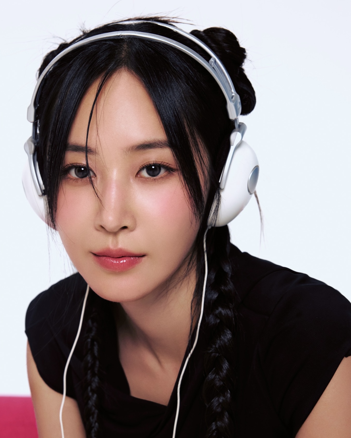 지소앞소영소🩷소시 단체샷💕

SM엔터테인먼트가 인스타그램을 통해 30주년을 맞이하여 촬영한 기념사진을 공개하였습니다.
그중 소녀시대의 단체 사진 및 개인 사진도 함께 공개되었는데요. 우리 언니들 단체 샷을 볼 때마다 반가움과 여전한 미모에 대한 놀라움이 공존하는 것은 저뿐만이 아니겠죠?
저는 이만 오랜만에 단체 샷 뜬 김에 '다만세' 들으러 갑니다🏃🏻💨💨 이미지6