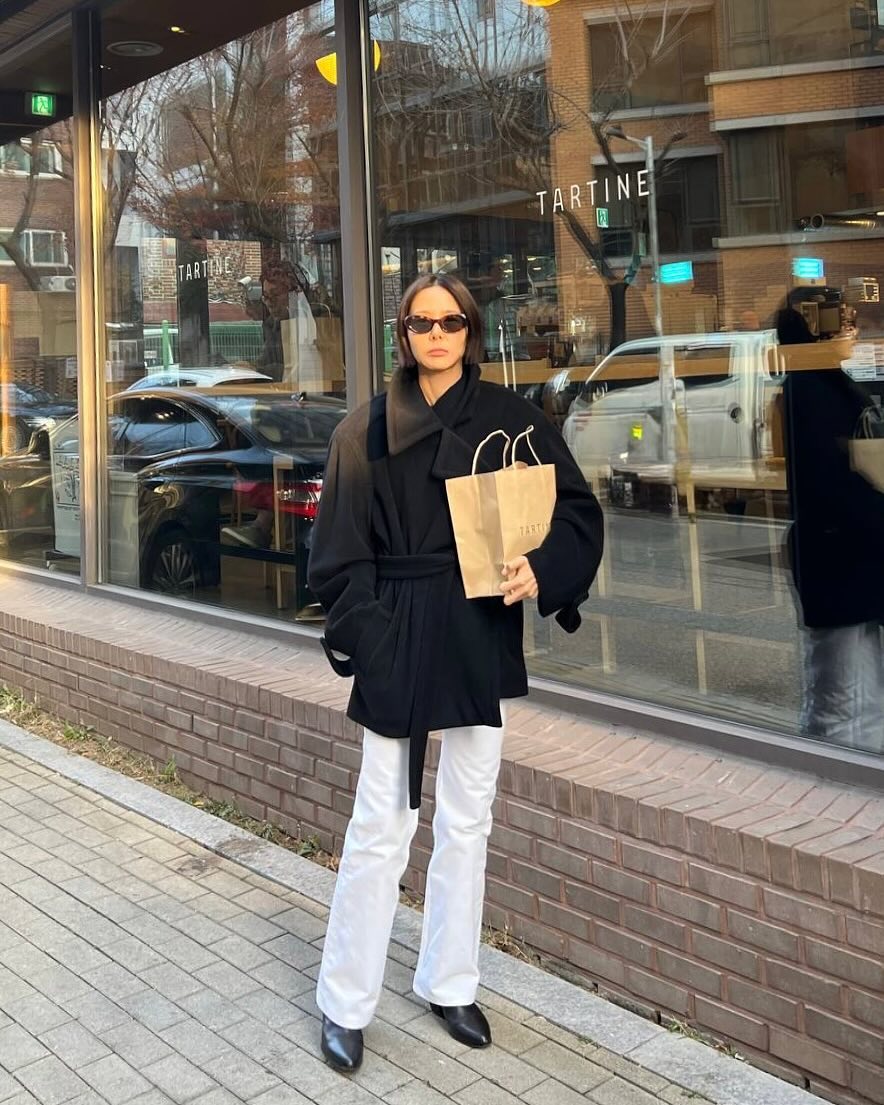 김나영의 실패 없는 코디 공식🤍👖
화이트 데님으로 완성하는 깔끔 미니멀룩✨ 이미지5