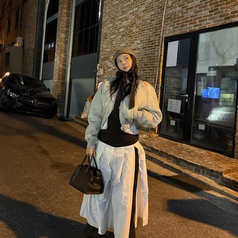 제니 생일로 보는🖤🤍레이어드 코디 이미지