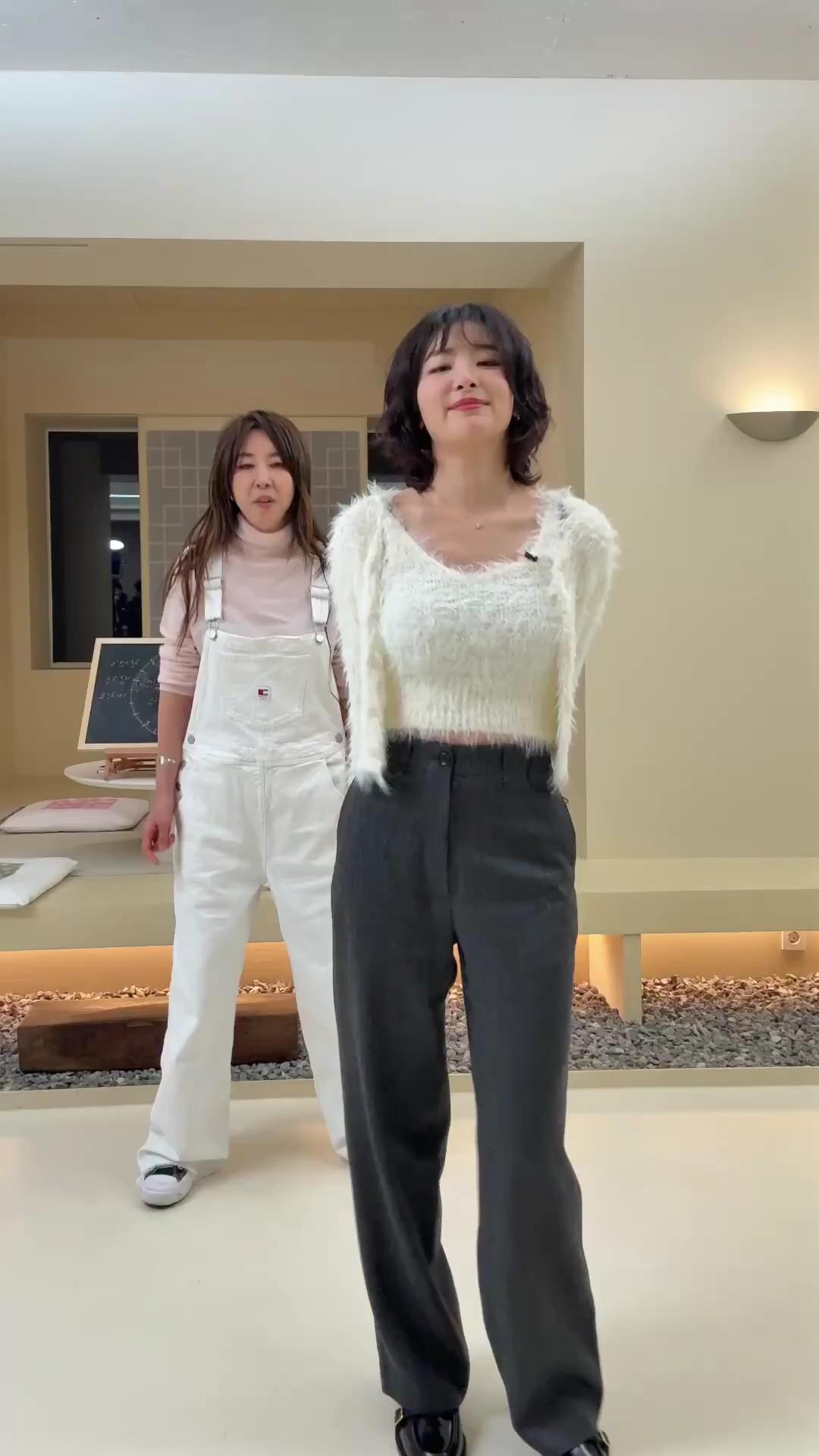 슬기랑 완선 언니 춤 선 뭐야🥹👍 이미지