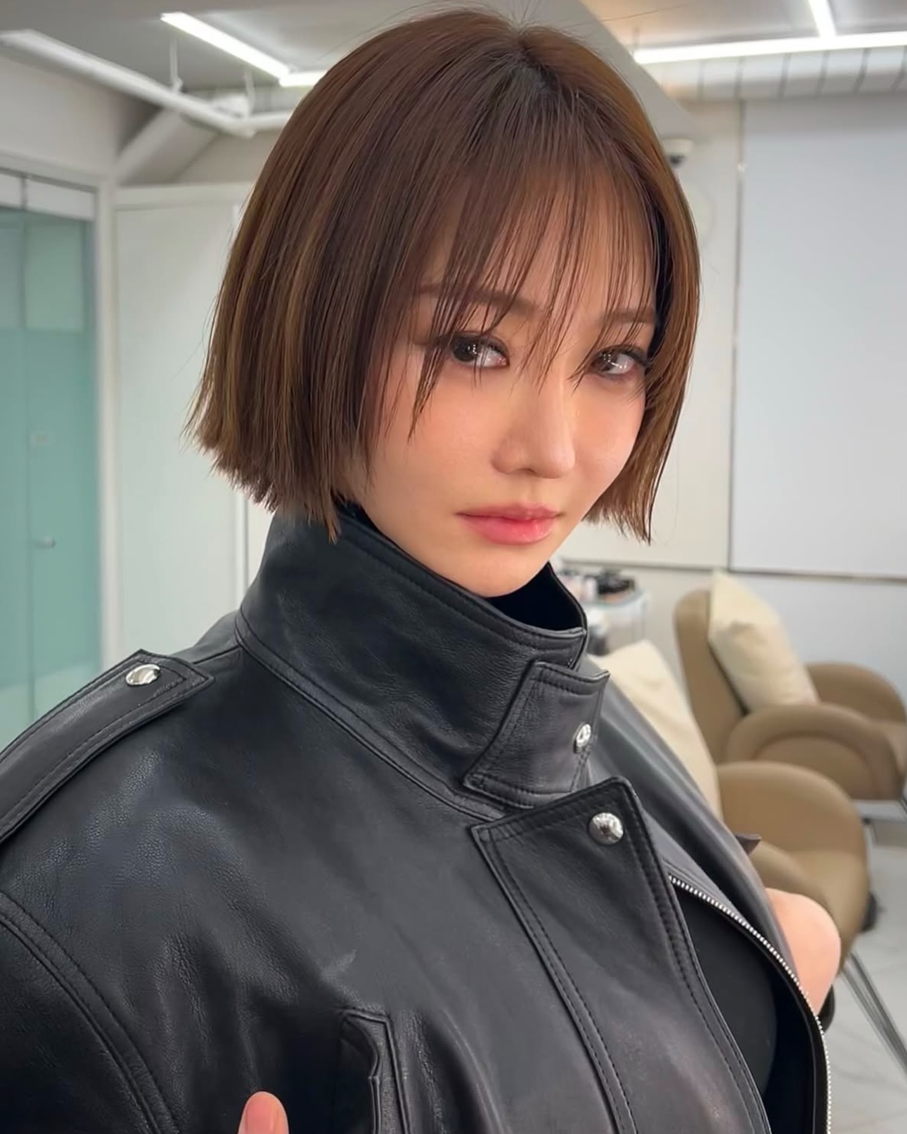 차도녀의 정석🙍🏻‍♀️🖤@고준희
짧은 헤어컷이 어쩜 이리 찰떡이야👀❤️ 이미지