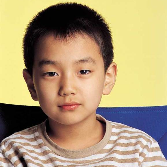 잘 커줘서 고마운 아역 배우 출신💖
여러분이 기억하는 아역배우들이 이제 훌쩍 자라 멋진 성인 배우가 되었는데요. '잘 자랐다'는 말이 절로 나오는 아역배우 출신 배우들을 준비해봤습니다.❤️
1. 김유정
2. 김소현
3. 노정의
4. 유승호
5. 여진구 이미지8