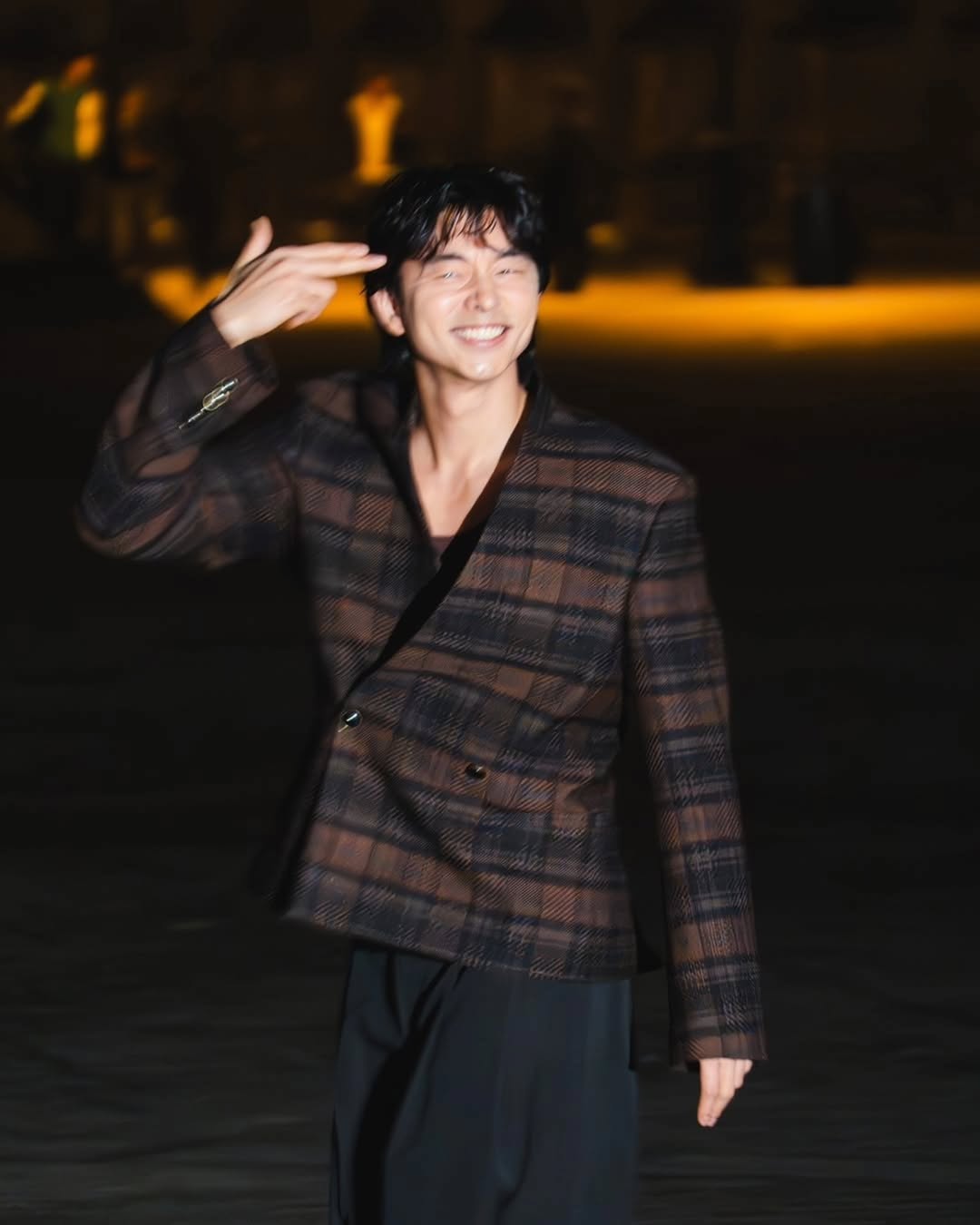루이비통 컬렉션에 등장한 딱지맨😎 이미지