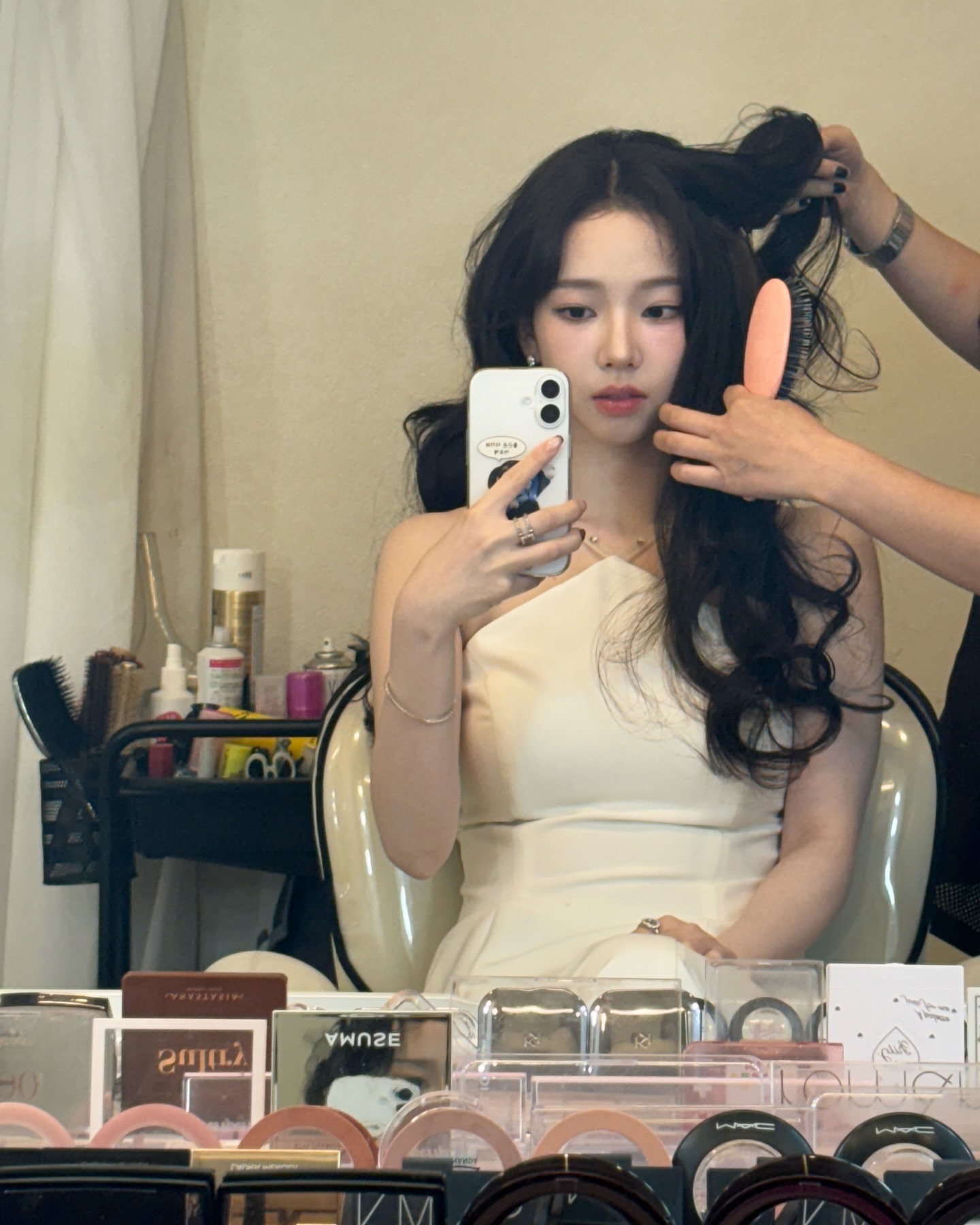 보법부터 다른 요즘 아이돌 폰케이스🚶
밈 들어간 폰케이스❤️와중에 윈터랑 카리나는 커플 폰케잖아🤣 이미지5