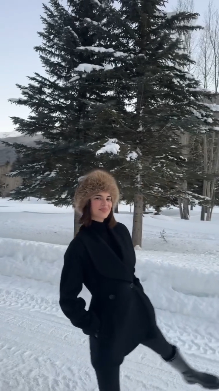 씰룩쌜룩〰️켄달의 겨울룩❄️
내가 쓰면 산적 마누라인 모자 가뿐히 소화하는 켄달🤍 이미지
