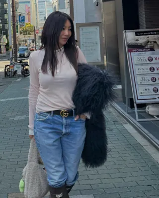 미감 타고난 것 같은 황신혜 패션🤍
퍼 아이템과 레이어드를 활용한 세련된 겨울룩 참고해봐✨ 이미지