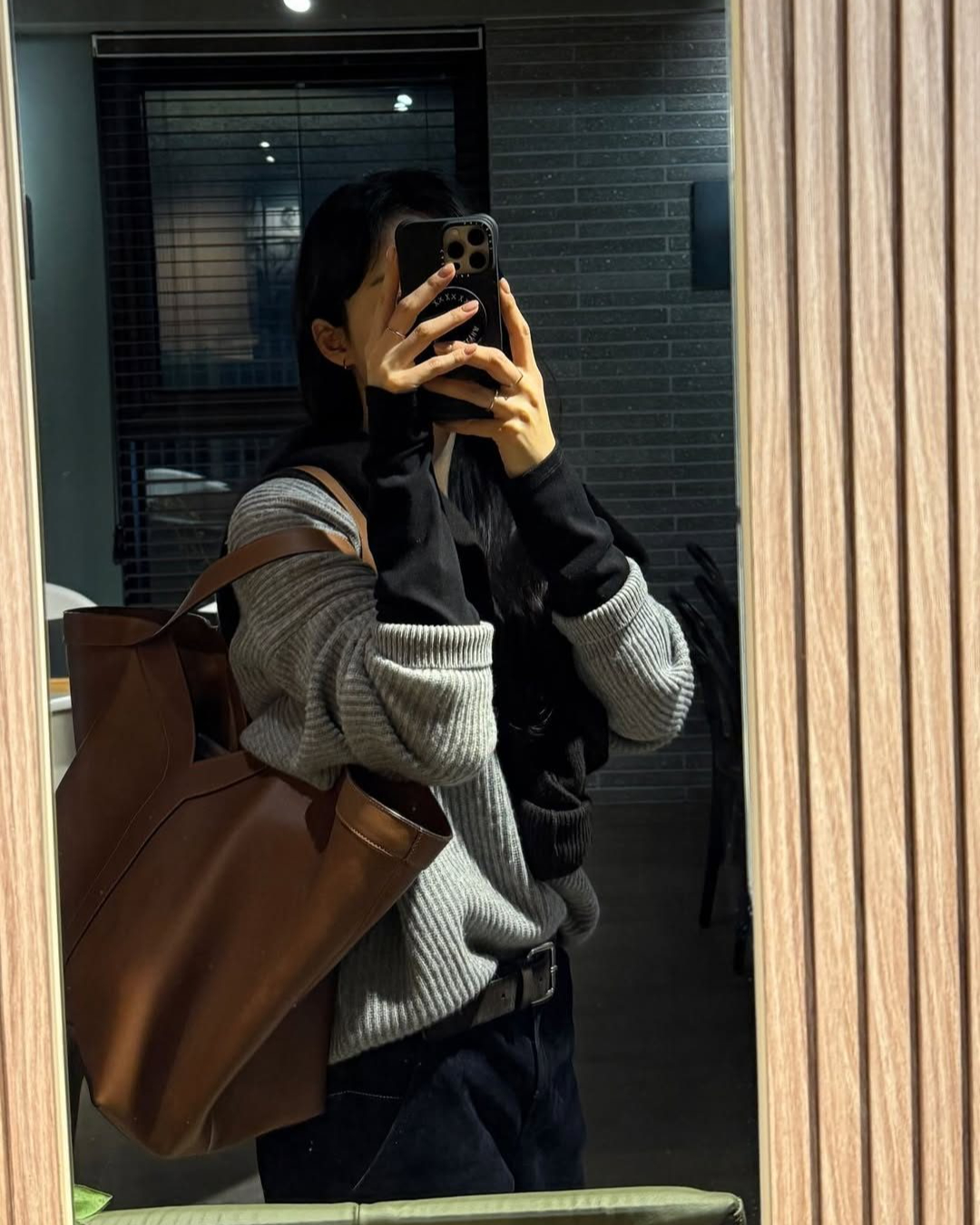 이청아가 애용하는 코디 컬러🩶
그레이 컬러로 완성한 청아언니의 세련된 무드✨ 이미지2