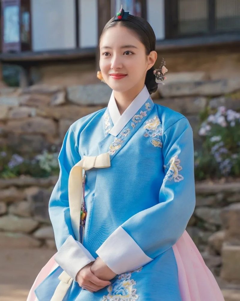 설이니깐❤️셀럽들의 한복 모음
@새해 복 많이 받으세요🙇🏻‍♀️ 이미지3