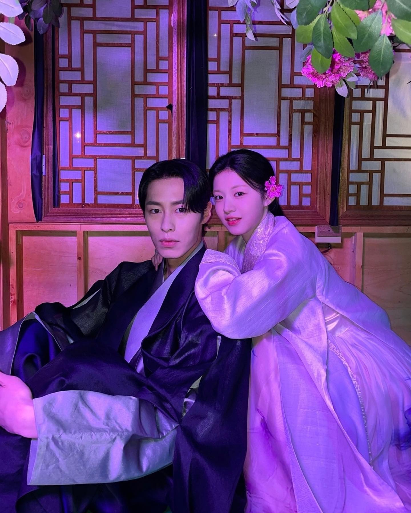 설이니깐❤️셀럽들의 한복 모음
@새해 복 많이 받으세요🙇🏻‍♀️ 이미지7