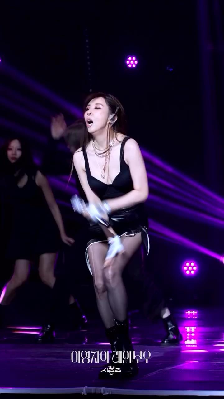 너무 이쁘고 완벽한 라이브다🤹🏻‍♀️💜
완선 언니, 완벽한 자기 관리에 존경합니다❤️진짜 넘 예쁘세요 이미지