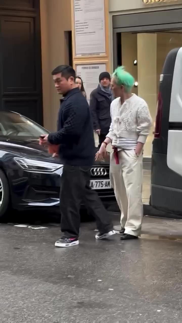 지디형님 올봄 크롭 가디건 입니꽈?🐉 이미지