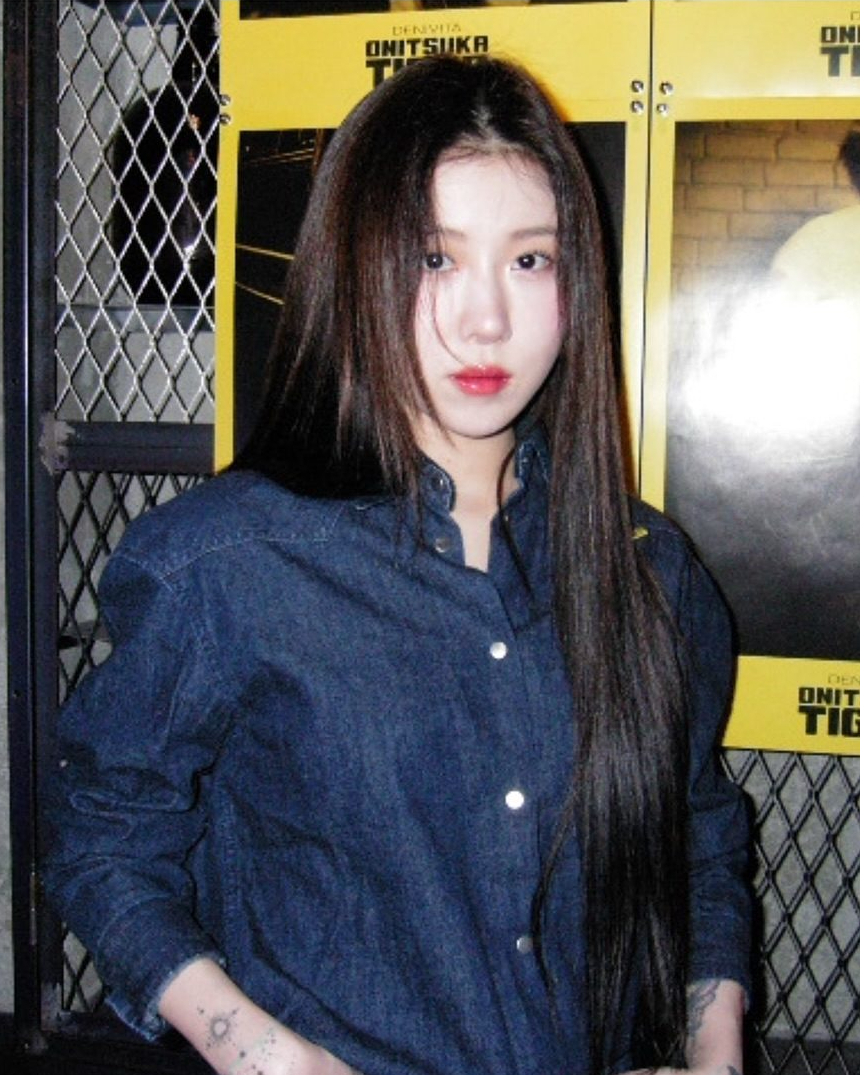 올해 셔츠 트렌드 첫타자는 데님💙
진청부터 중청, 청청 코디까지 너무 예쁘잖아👖 이미지1