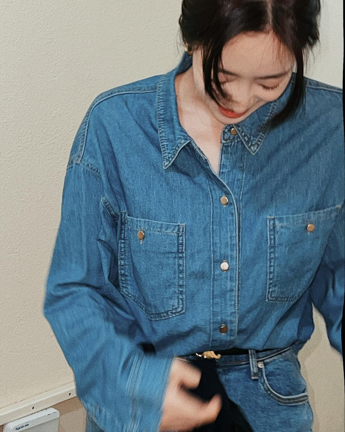 올해 셔츠 트렌드 첫타자는 데님💙
진청부터 중청, 청청 코디까지 너무 예쁘잖아👖 이미지3