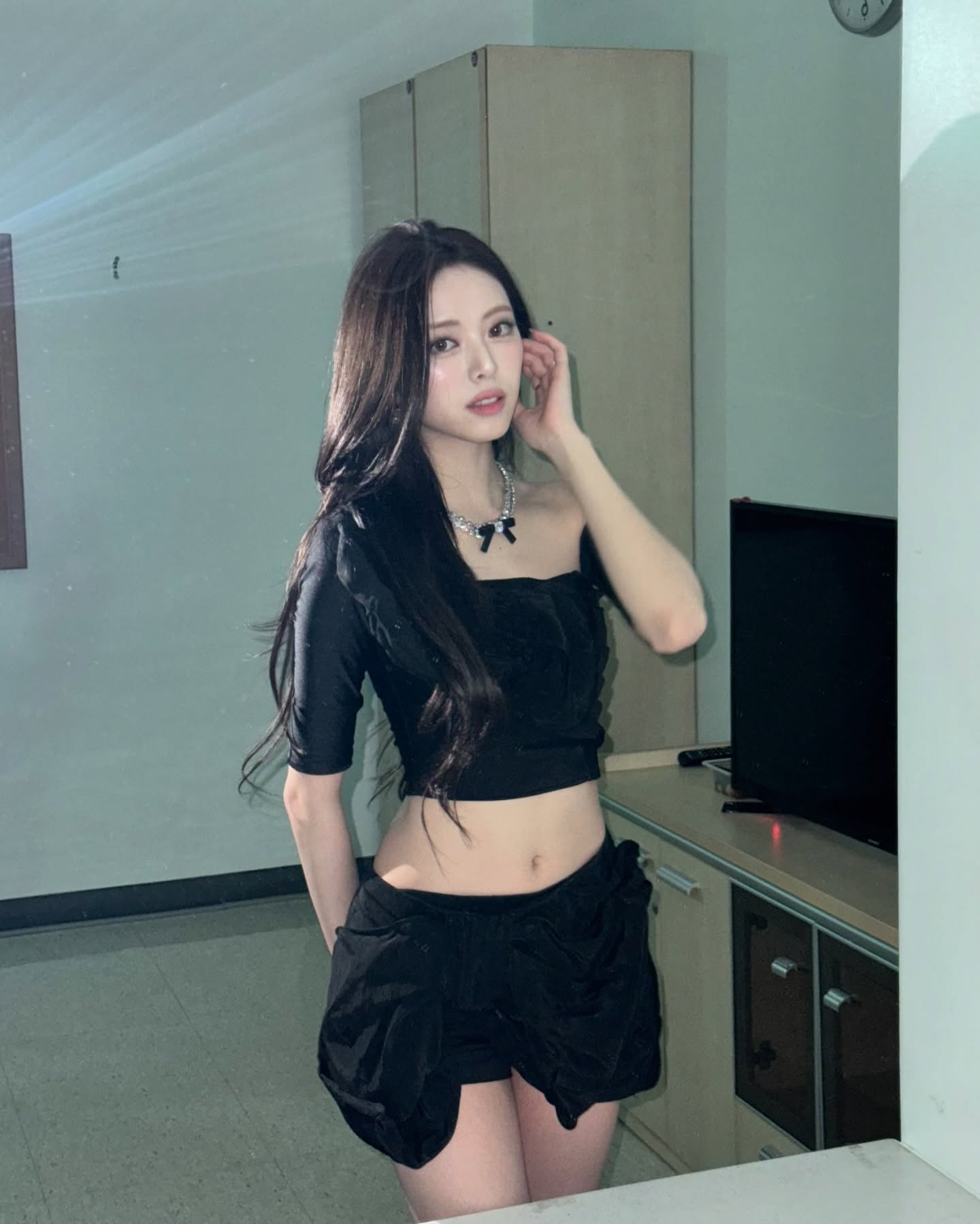 장.카.유 메이크업에는 공통점이 있다✨

차세대 얼굴천재로 불리는 장(원영)카(리나)유(나). 이들의 메이크업은 모두 광채나는 피부 표현이 특징입니다. 단순히 빛나는 것에 그치는 것이 아니라 탱글하고 쫀쫀해 보이기까지 하죠. 이 트렌드는 2025년까지 쭉 이어질 전망입니다.

올 한해 메이크업을 할 때엔 꼭 광채있는 피부를 기억하세요. 이미지3