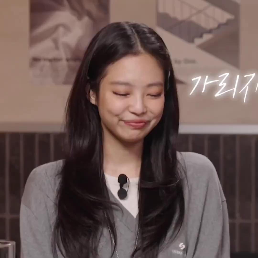 혜리 만나서 매력 발산한 제니🖤
술안주 취향부터 MBTI까지, 친근한 모습에 치인다...☺️ 이미지