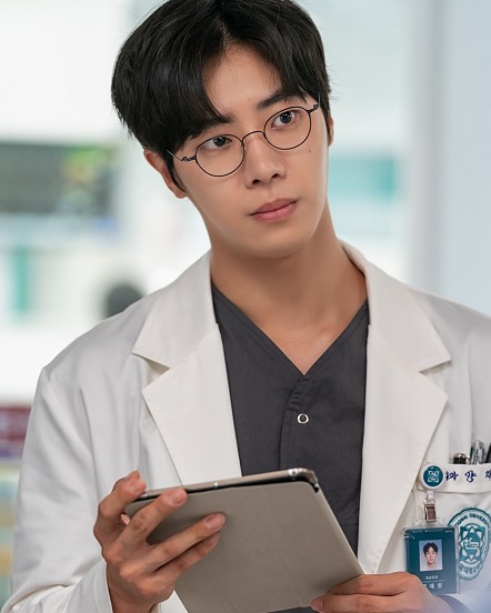 현실엔 없는 거 알지만, 일단 좋아요🤍
<중증외상센터> 추영우 영접 기념 남배우 가운룩 비주얼 모음🥼
1 +2. < 중증외상센터> 추영우
3. <더 글로리> 이도현
4. <슬기로운 의사생활> 유연석
5. <슬기로운 의사생활> 조정석
6. <슬기로운 의사생활> 김대명
7. <흉부외과> 고수 이미지2