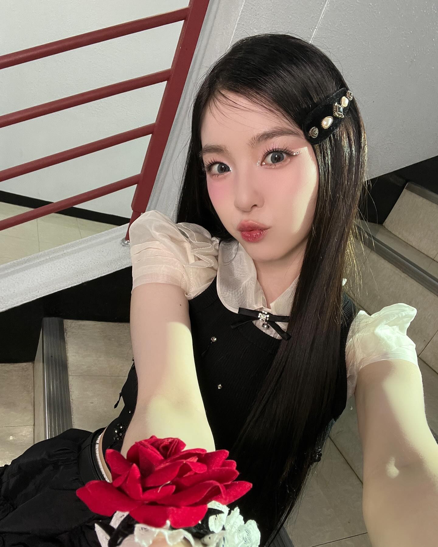 비주얼 센터 소리듣는 이 얼굴상🐰
큰 눈망울과 하얀피부로, 한국인이라면 무조건 좋아하는 @토끼상🩷 이미지10