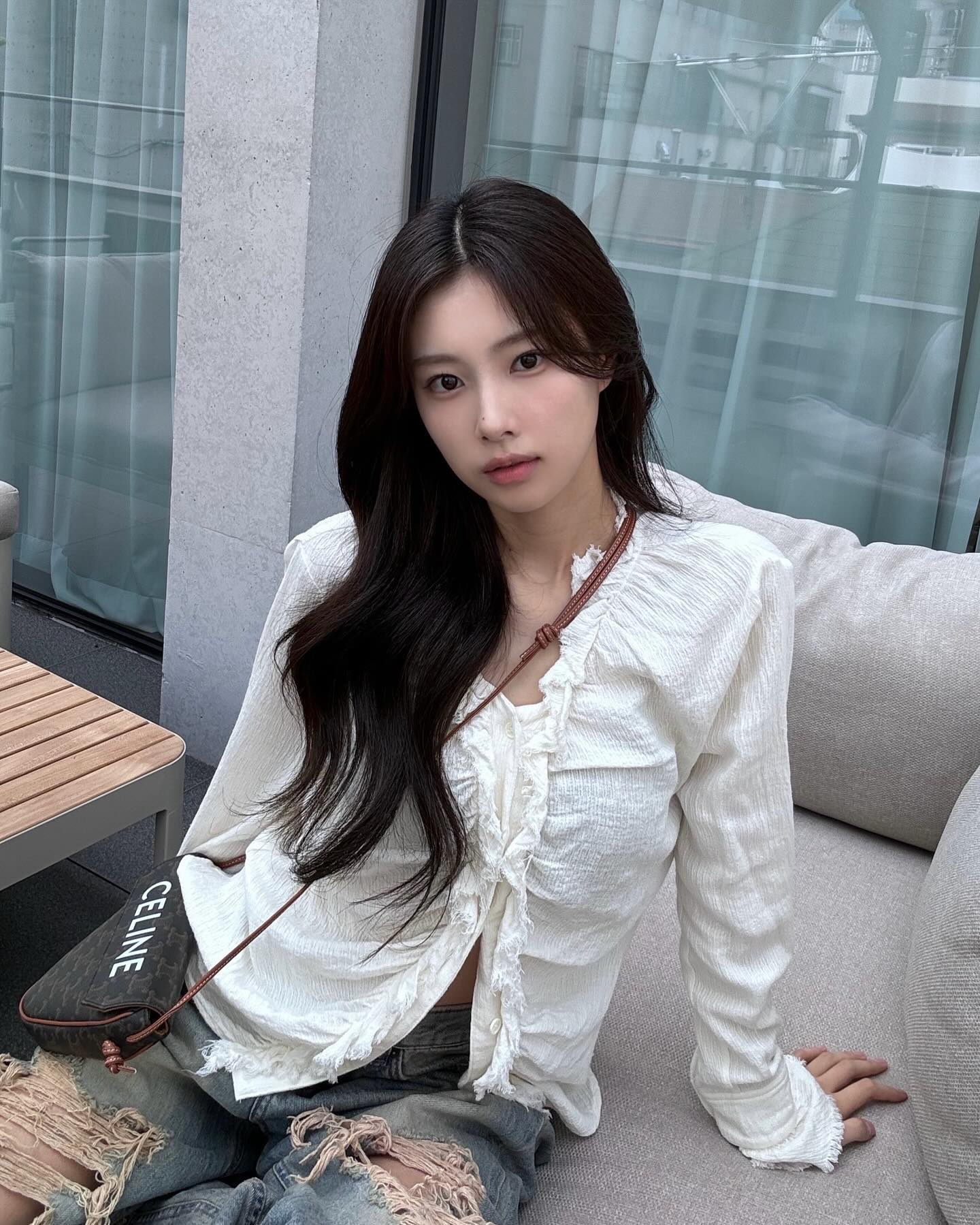 비주얼 센터 소리듣는 이 얼굴상🐰
큰 눈망울과 하얀피부로, 한국인이라면 무조건 좋아하는 @토끼상🩷 이미지3