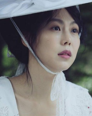 그라데이션으로 닮은 셀럽들💖
귀여움과 성숙함이 묘하게 섞인 매력의 고민시 x 혜인 x 김민희 이미지9