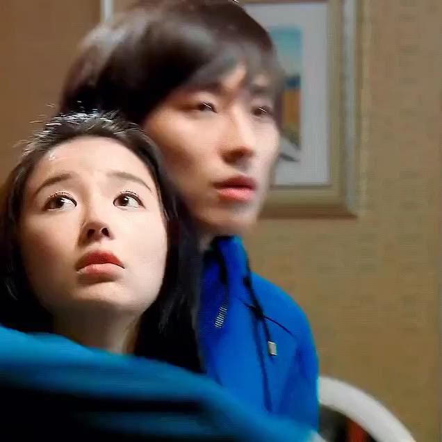 모두가 사랑하는 레전드 남주✨

여러분은 드라마 '궁'하면 무엇이 가장 먼저 떠오르시나요? OST부터 레전드 키스신까지, 모든 것이 화제였지만 무엇보다 이신 역을 맡았던 주지훈을 빼놓을 수 없을 것 같습니다. 미소년 같은 외모에 섹시한 매력까지 지닌 그는 많은 여성들의 이상형으로 꼽히곤 했는데요. 슬라이드를 넘겨 그 시절 이신을 다시 감상해볼까요?🎥❤️ 이미지