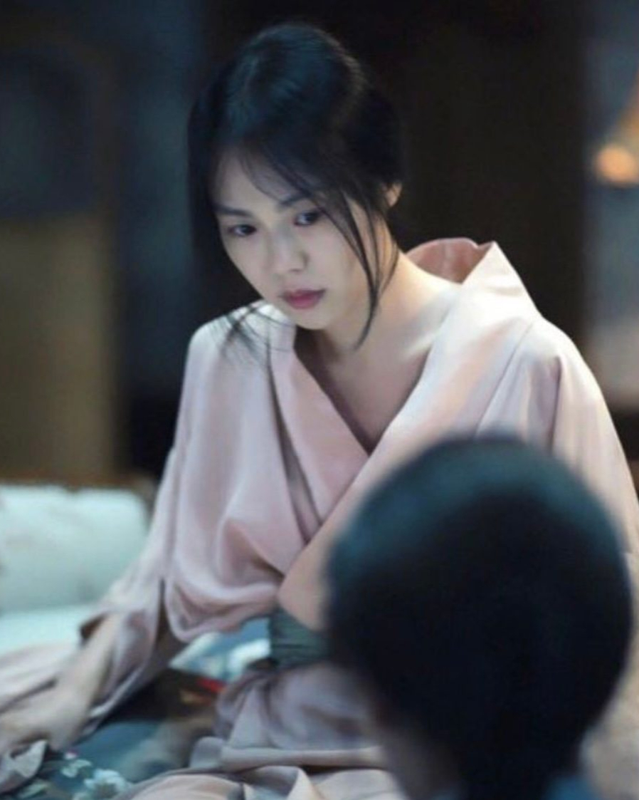 그라데이션으로 닮은 셀럽들💖
귀여움과 성숙함이 묘하게 섞인 매력의 고민시 x 혜인 x 김민희 이미지6