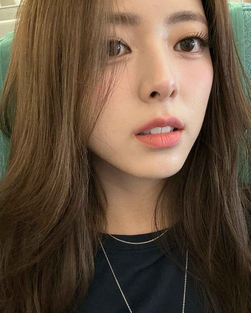 비주얼 센터 소리듣는 이 얼굴상🐰
큰 눈망울과 하얀피부로, 한국인이라면 무조건 좋아하는 @토끼상🩷 이미지4