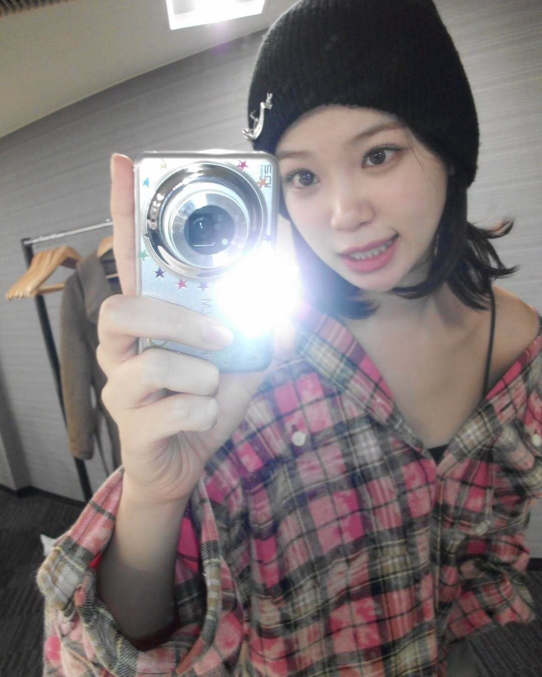 휘뚜루마뚜루 아이템 체크 셔츠👀
그런지 디테일의 오버사이즈 셔츠로 힙한 매력 두 배😎 이미지
