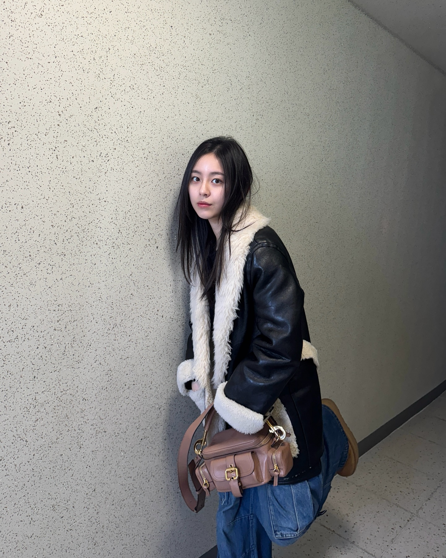 '옷잘알' 필수 아우터🖤무스탕
걸치기만 해도 세련된 털 무스탕 코디✨ 이미지