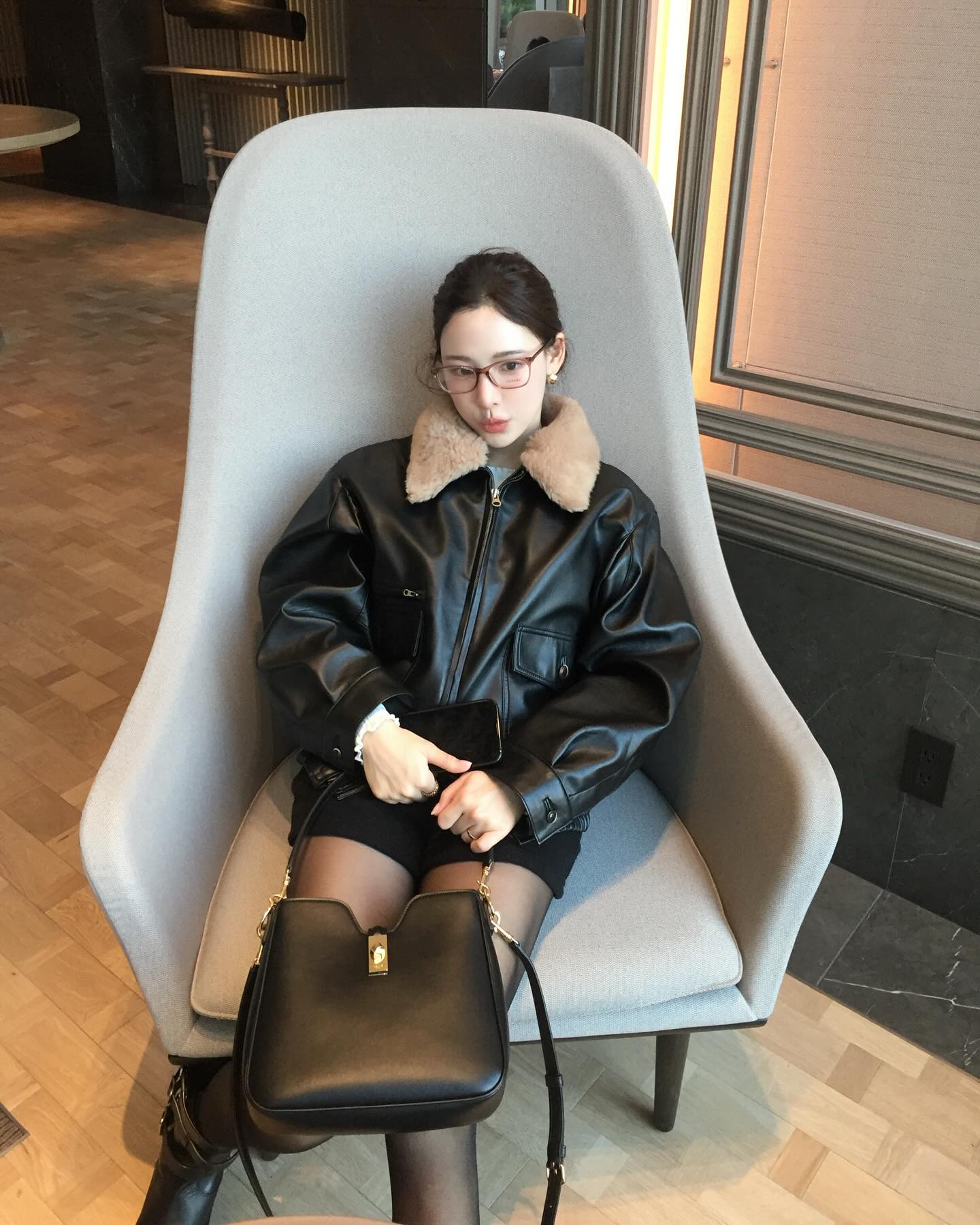 '옷잘알' 필수 아우터🖤무스탕
걸치기만 해도 세련된 털 무스탕 코디✨ 이미지