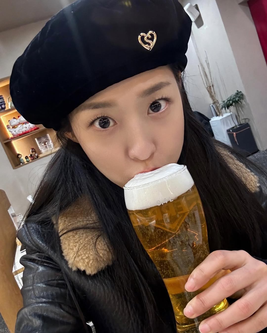 써먹기 좋은 청순 메이크업 꿀팁🍯
청순열매 먹은 듯한 메이크업의 공통점은 바짝 올린 속눈썹👀 이미지4