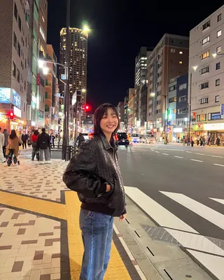 여행룩에 꼭 등장하는 필수템✅
근사한 겨울 여행지 풍경에 찰떡인 레더자켓🖤 이미지