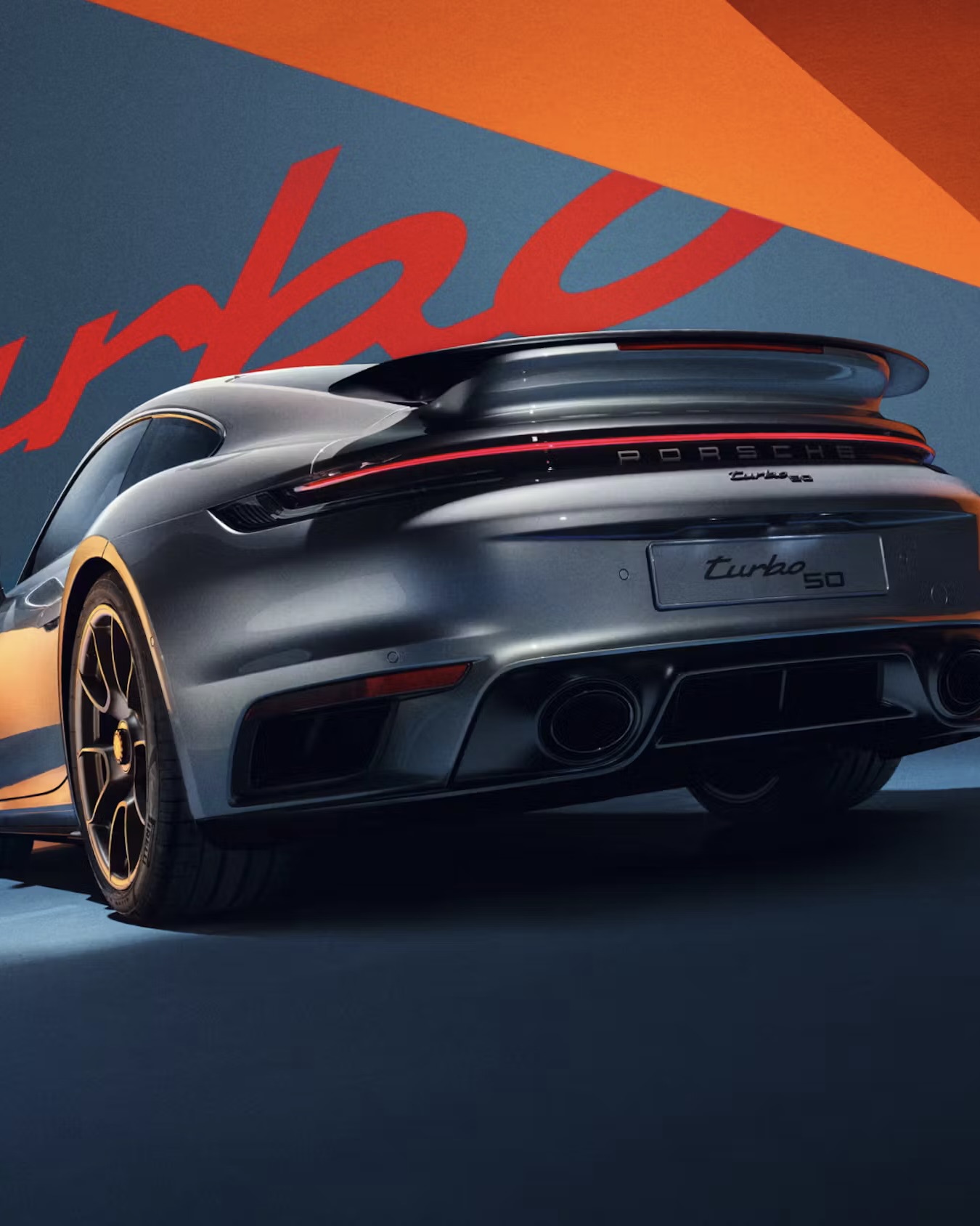 켄달 제너의 NEW CAR✨

켄달 제너가 LA에서 본 적 없는 자동차와 함께 등장했습니다. 아다놀라 착장을 하고 필라테스에 가는 모습이 포착되었는데요. 켄달이 새로 구입한 자동차는 포르쉐 911 터보 모델로 추정됩니다.

켄달 제너는 유명한 자동차 마니아로 알려져 있으며, 소유한 자동차만 16대 이상이라고 합니다. 35억 원을 호가하는 부가티를 비롯해 포르쉐 993, 메르세데스-벤츠 G500 카브리올레, 그리고 구하기 어려운 빈티지 차량들까지 보유하고 있죠.

슬라이드를 넘겨 켄달 제너의 놀라운 자동차 컬렉션을 감상해 보세요! 🚗✨ 이미지4