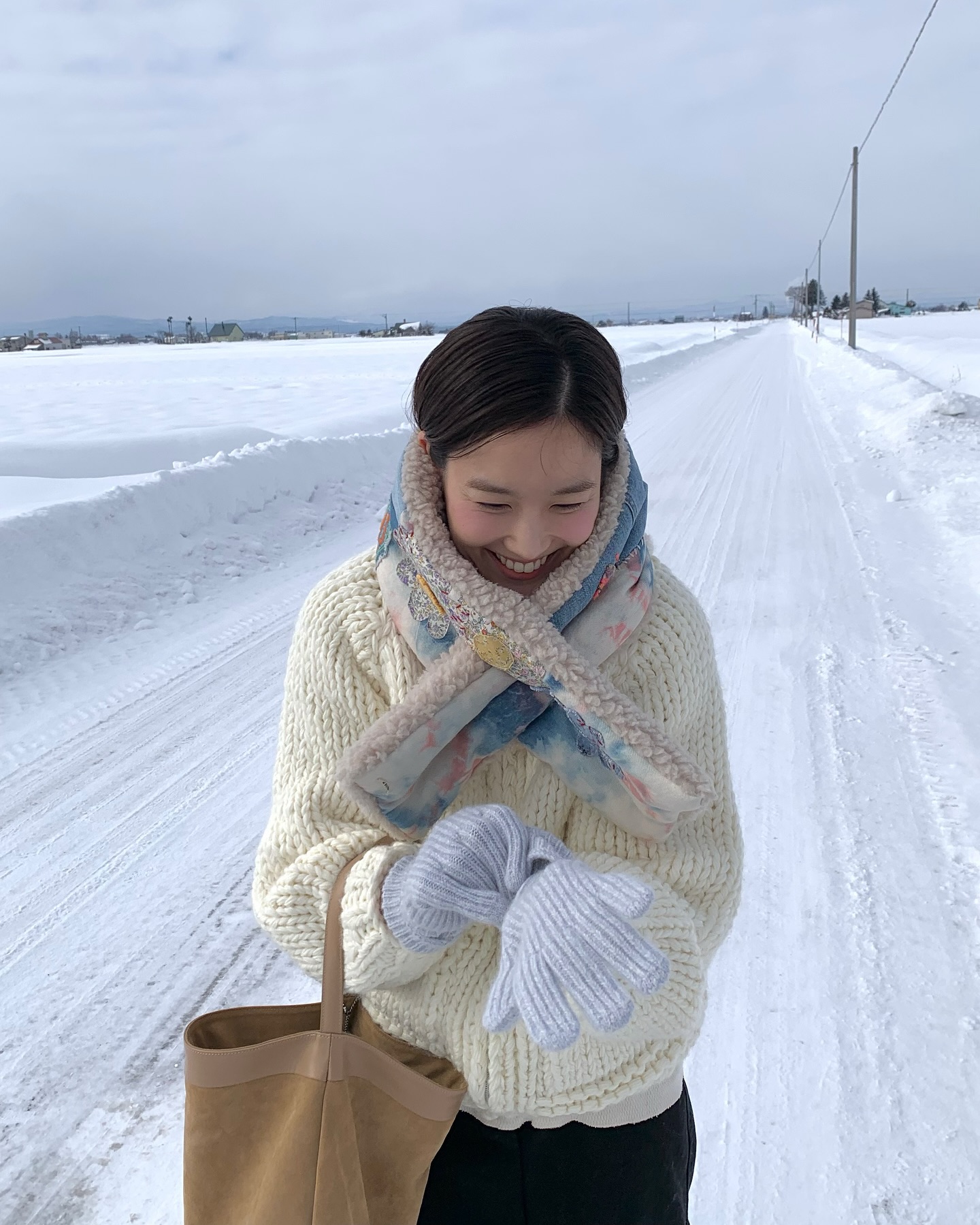 지금 눈와요❄️맘껏 즐기시되, 눈길 조심하기☃️🤍 이미지2