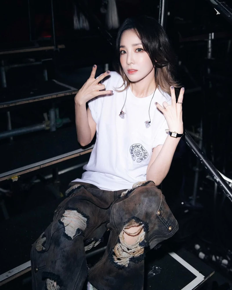 여돌 백스테이지룩 최애 브랜드🖤
자신감 뿜뿜🆙 쎈 언니로 만들어주는 크롬하츠 스타일링🤘🏻 이미지2