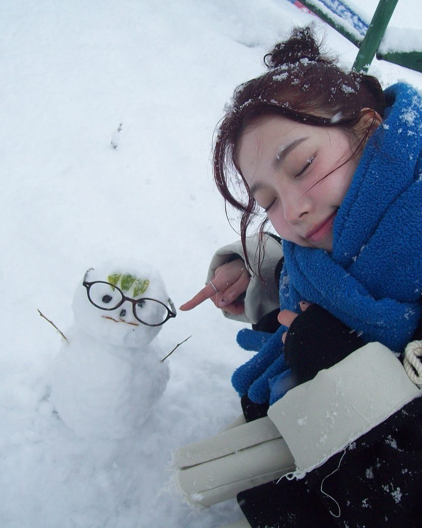 지금 눈와요❄️맘껏 즐기시되, 눈길 조심하기☃️🤍 이미지4