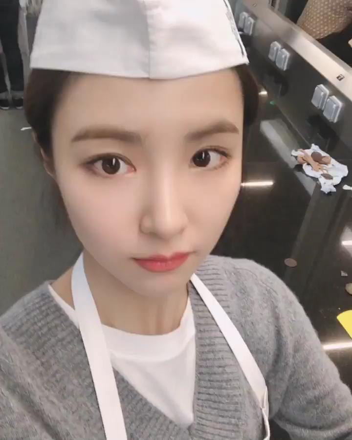 금손 신세경의 베이킹 취미✨
세경씨 그렇게 안봤는데 정말 무서운 사람이네.. 빵도 잘 만들어! 이미지