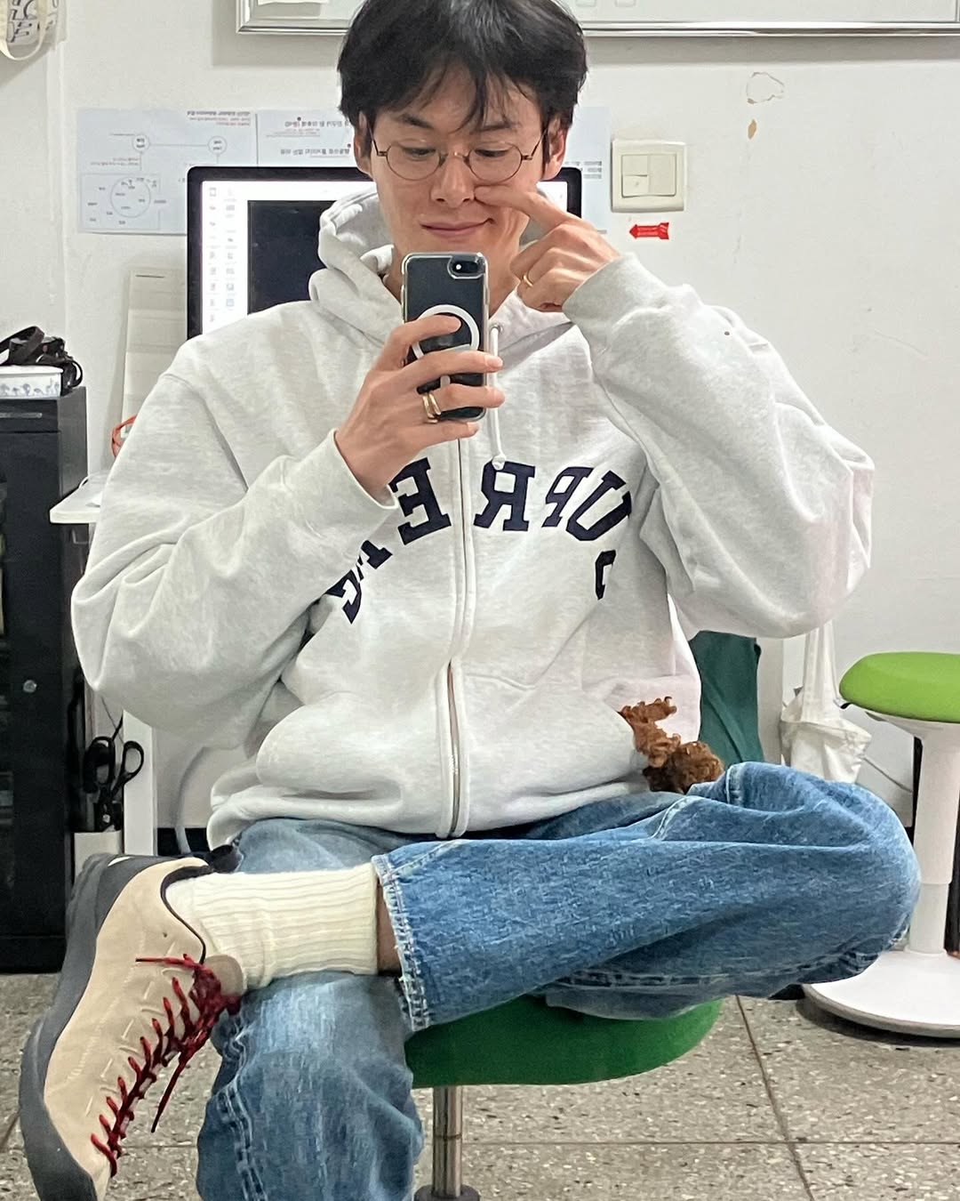 회색 후드집업은 기본이지🖇️ 이미지3