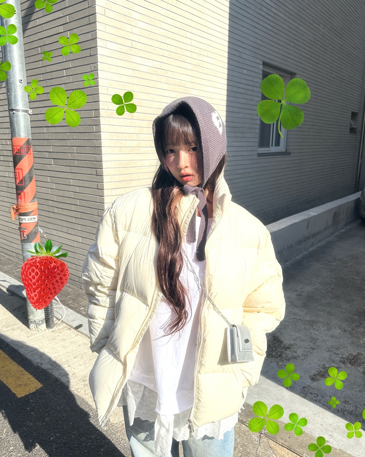 레이의 사꾸는 보법이 다르다🍀🪽✨

최근 유행하는 사꾸(=사진꾸미기) 트렌드를 알고 싶다면 레이의 인스타그램을 참고해보세요. 

스티커를 붙이는 것은 물론, 분할 컷, 손그림까지..사진 꾸미기계의 트렌드세터 아니 어떠한 경지에 올랐다고 표현해야 할까요?

덕분에 레이의 인스타그램에 사진이 업로드 되었다는 소식을 보면 이번엔 어떤 트렌디한 사진 꾸미기를 했을지 기대되는 것은 덤이죠.

이번 주말에 인생샷을 건지셨다면 레이의 사꾸를 참고해보시는 것은 어떠세요? 이미지2