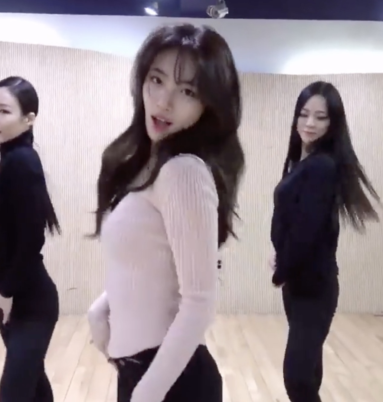 컴백 기념💘수지의 가수 모먼트 이미지