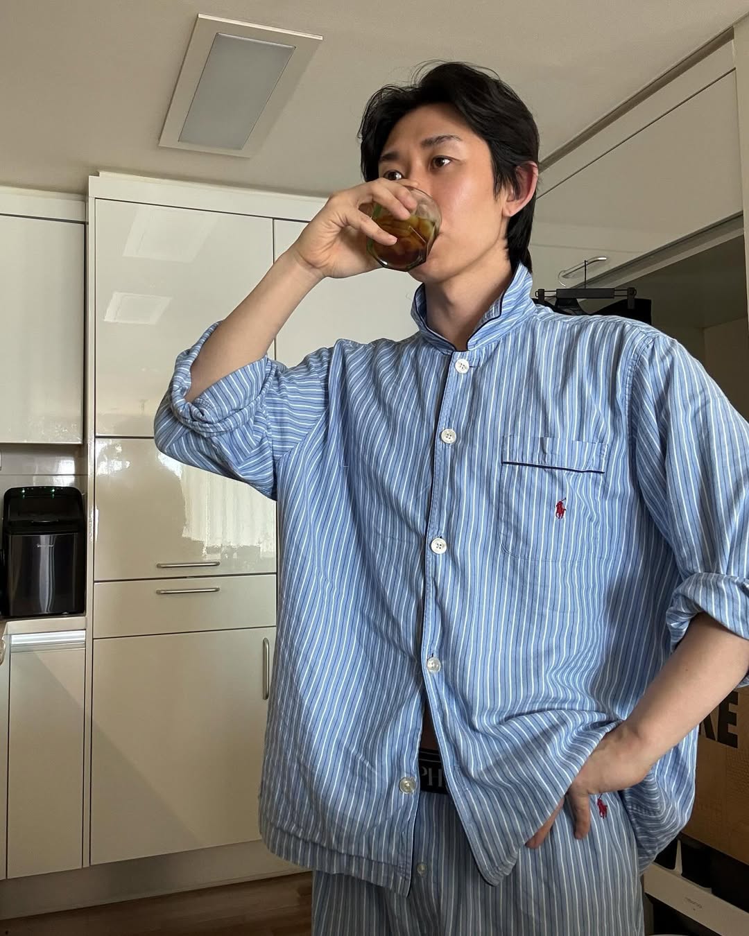 폴로 파자마 입고 휴식하기🛏️ 이미지